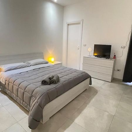 Al Quattordici Apartment Brindisi Bagian luar foto